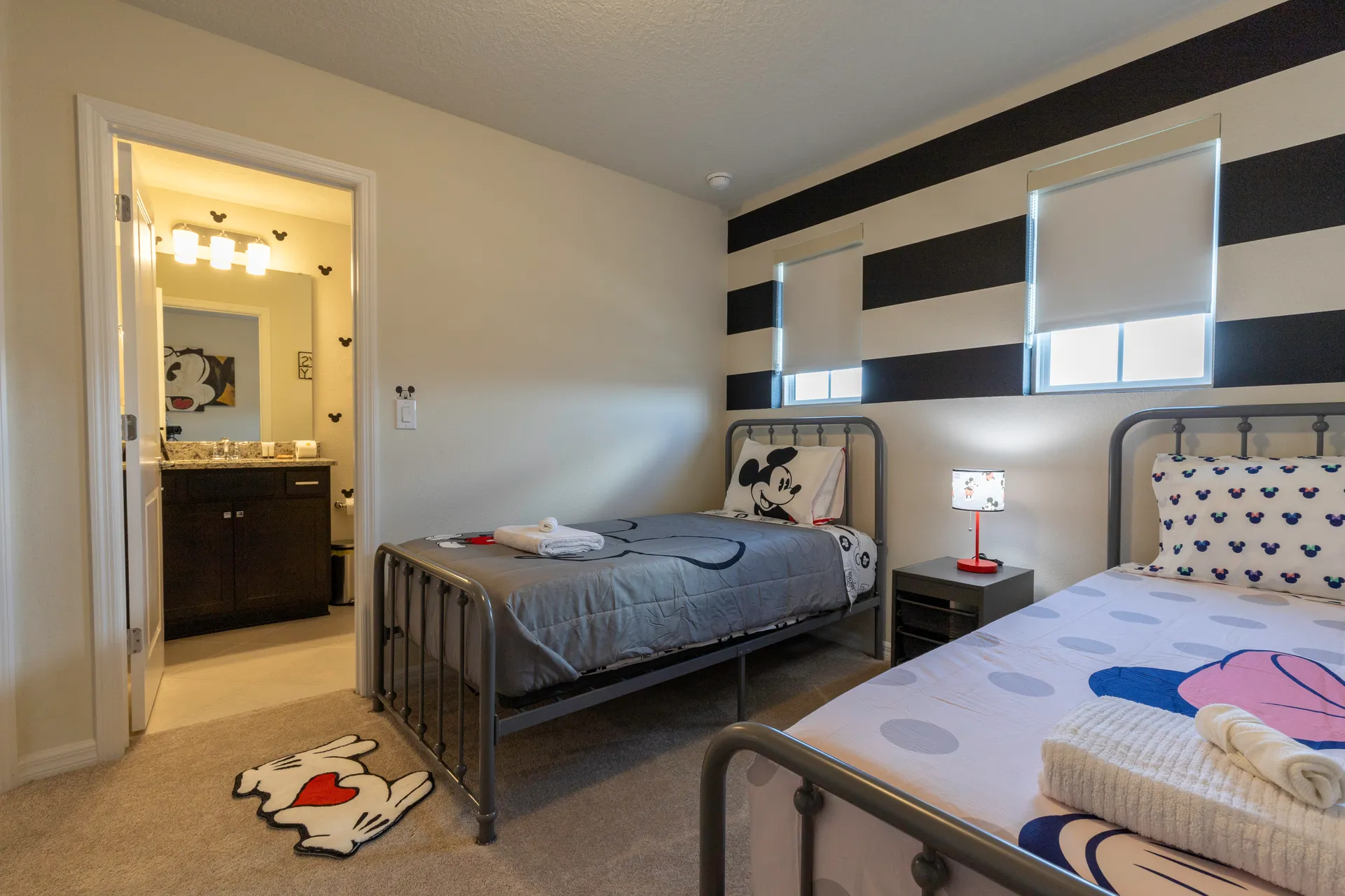 Dormitorio Mickey Bano Adjunto