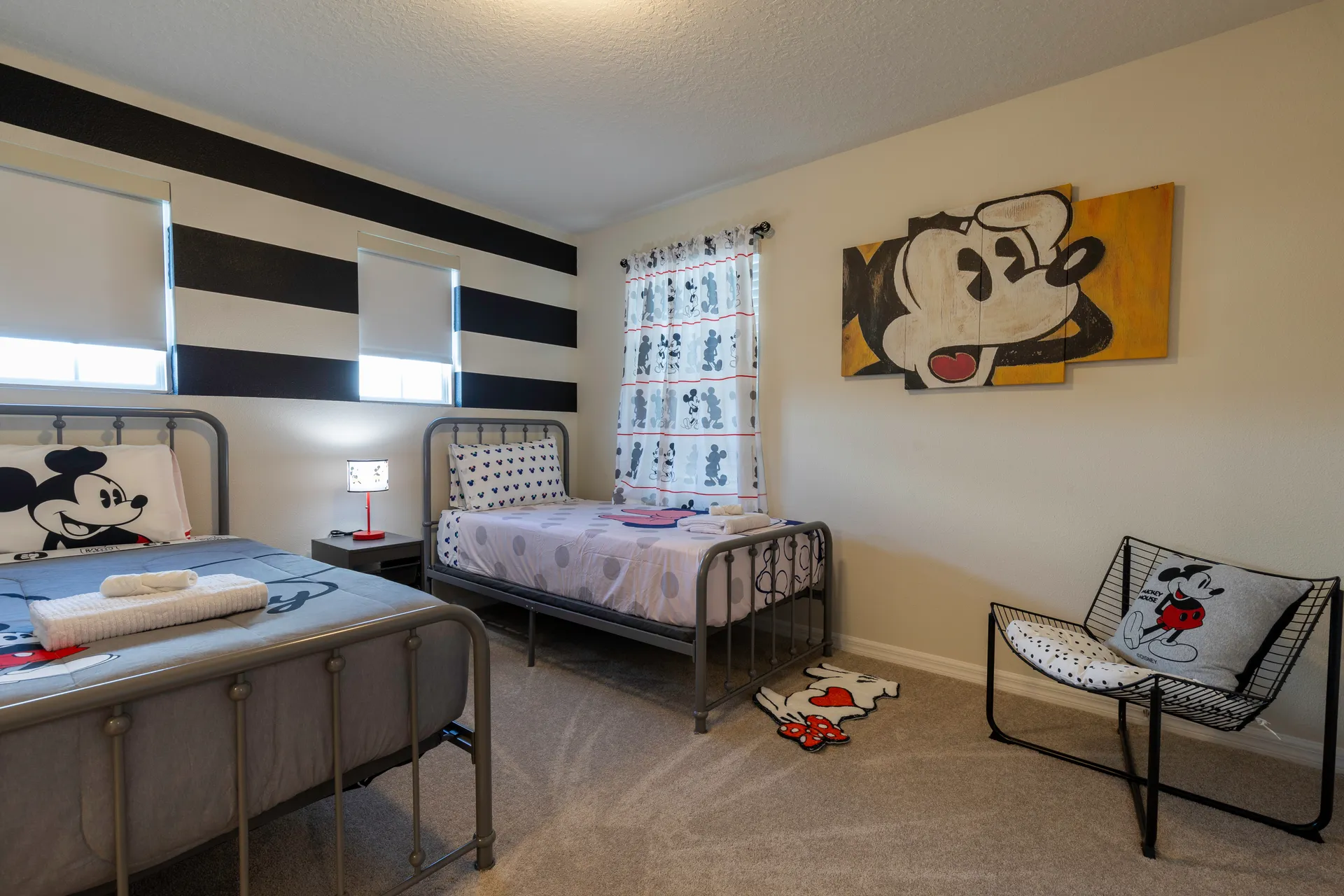 Dormitorio temático Mickey Mouse para niños