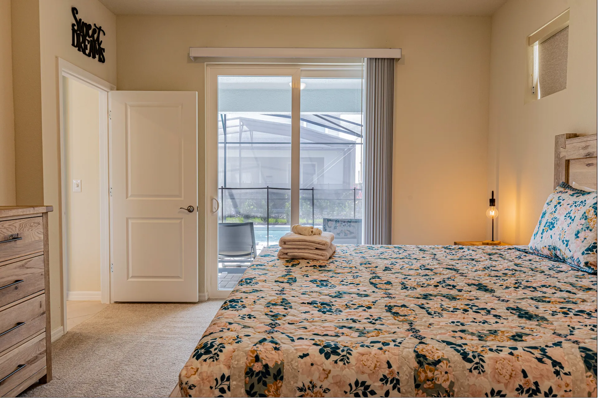 Dormitorio Principal Vista Piscina