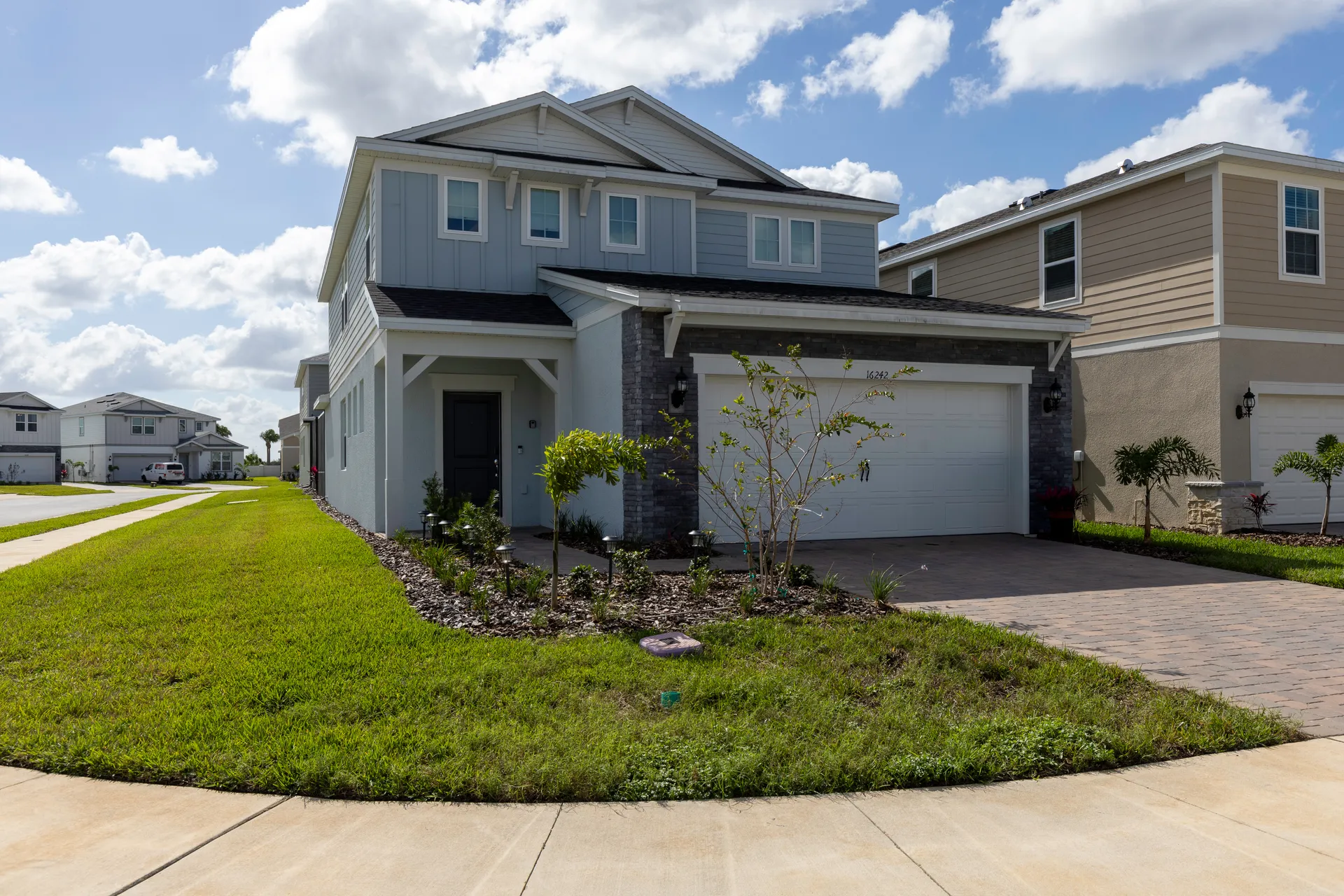 Fachada Lateral Jardin